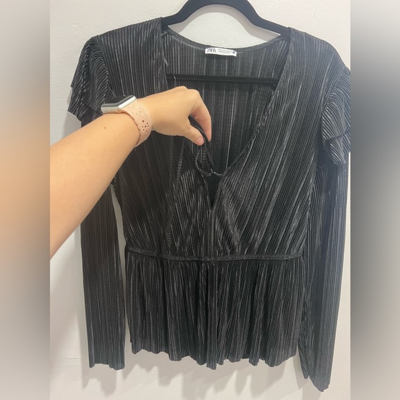 2/$30 Zara crinkle peplum style top - Picture 3 of 5